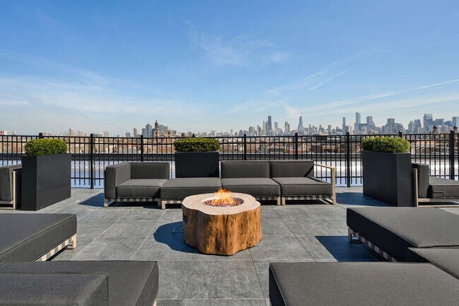 Building Photo - 1257 N Ashland Ave