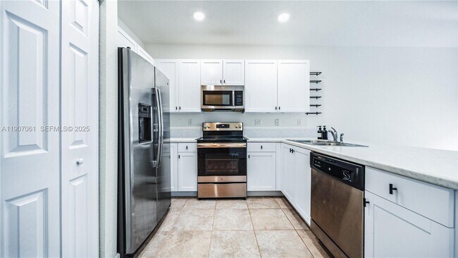 Building Photo - 144 SE 34th Ave