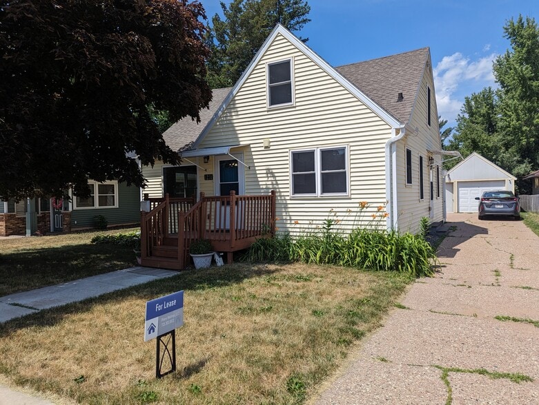 Bright Fresh Cape - 1231 Chestnut St