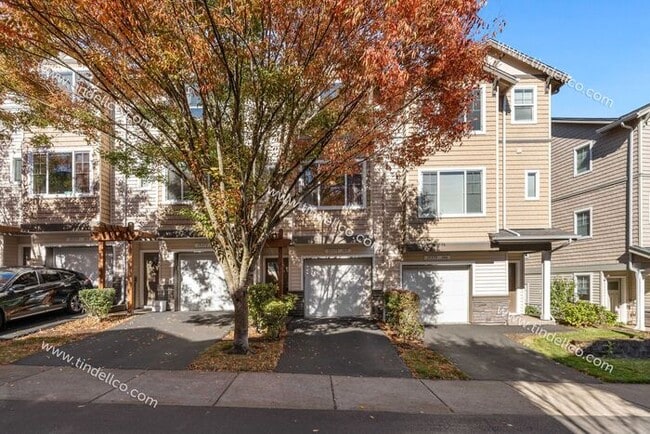 Primary Photo - Charming Townhome w/ Fireplace, Balcony & ...