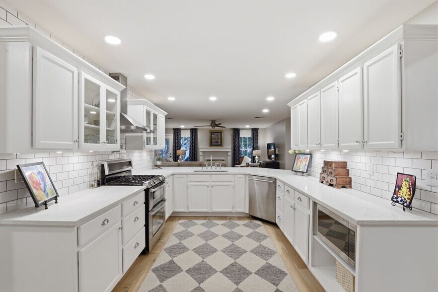 Building Photo - 16608 Jadestone Dr