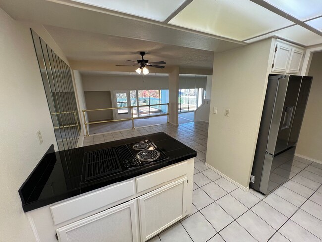Building Photo - *Half-Off 1st Month's Rent!* Large Updated...