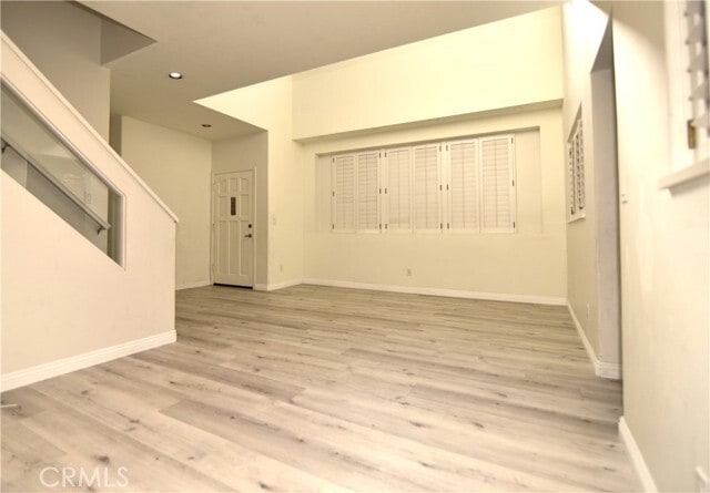 Building Photo - 2062 Lakeshore Dr