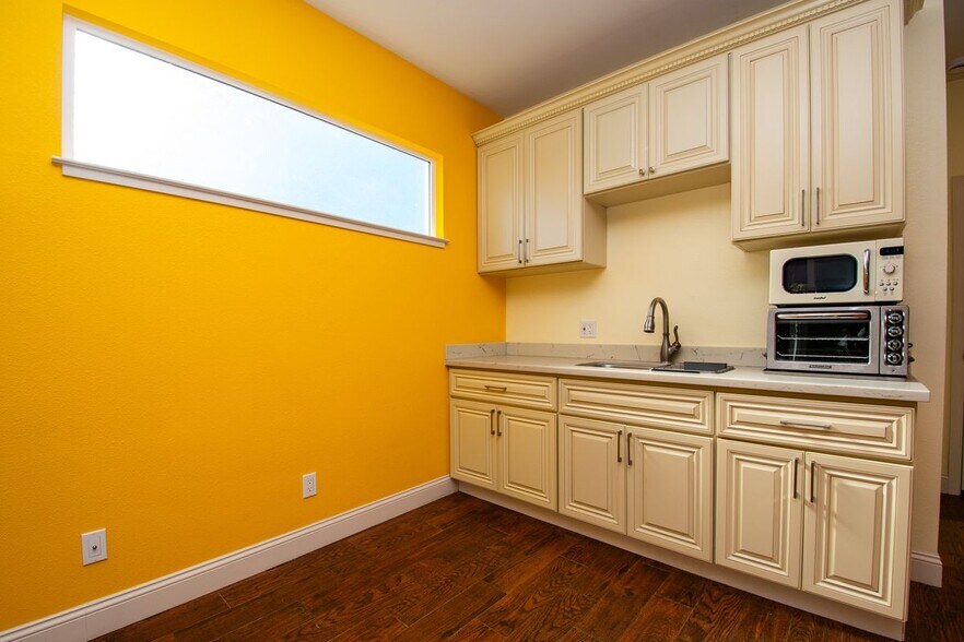 Building Photo - 40 Encina Ave