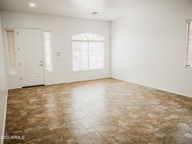 Building Photo - 1024 W Ayrshire Trail