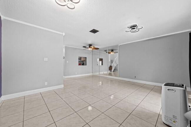 Building Photo - 4902 NW 82nd Ave