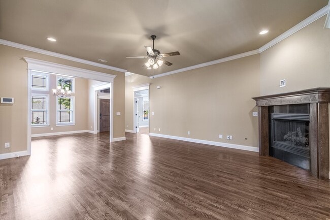 Building Photo - Beautiful Luxury Home!