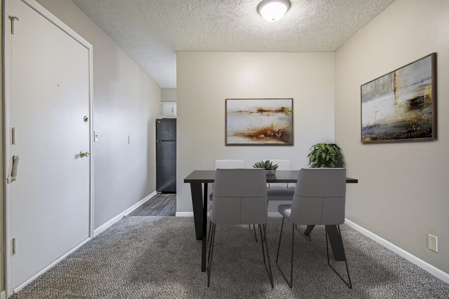 Omaha, NE Maple Ridge Apartments| Dining - Maple Ridge