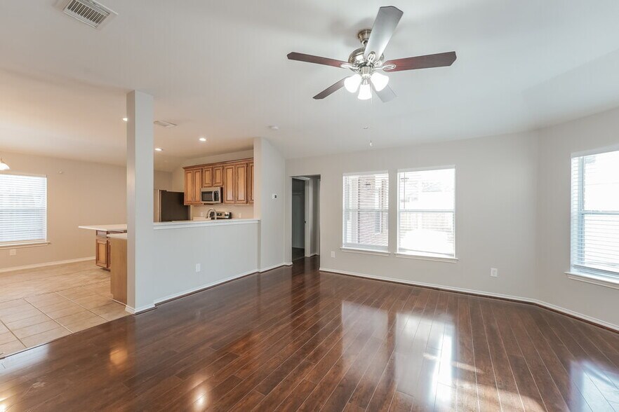 Building Photo - 3830 Lake Ballinger Ln