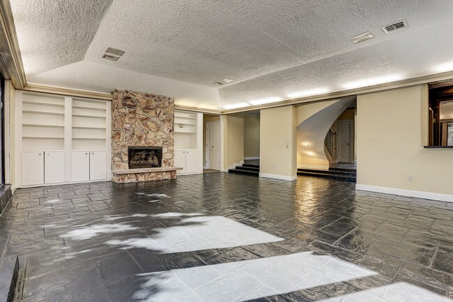 Building Photo - 5203 Braesvalley Dr