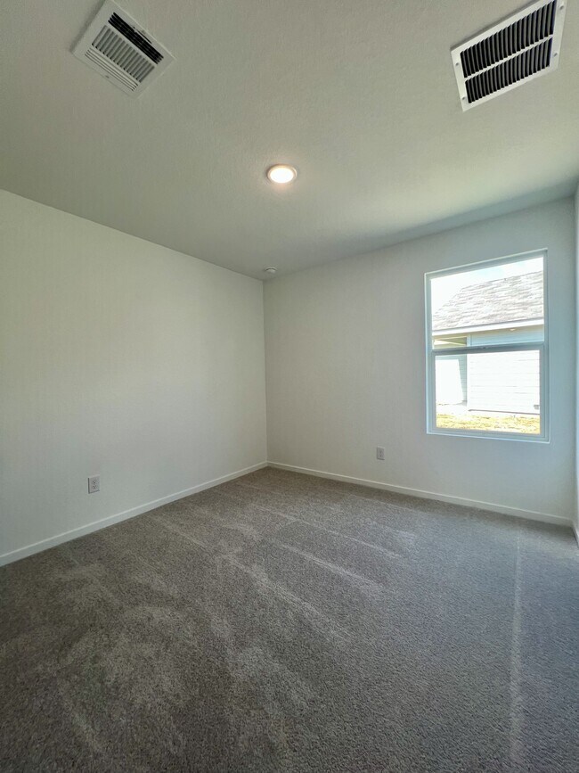 Building Photo - 9175 Trails End