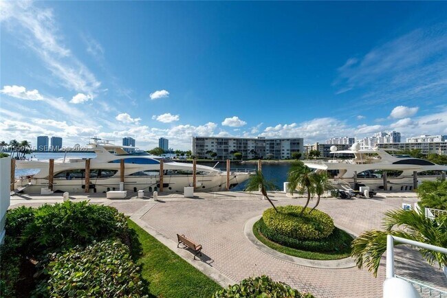 Building Photo - 1000 W Island Blvd