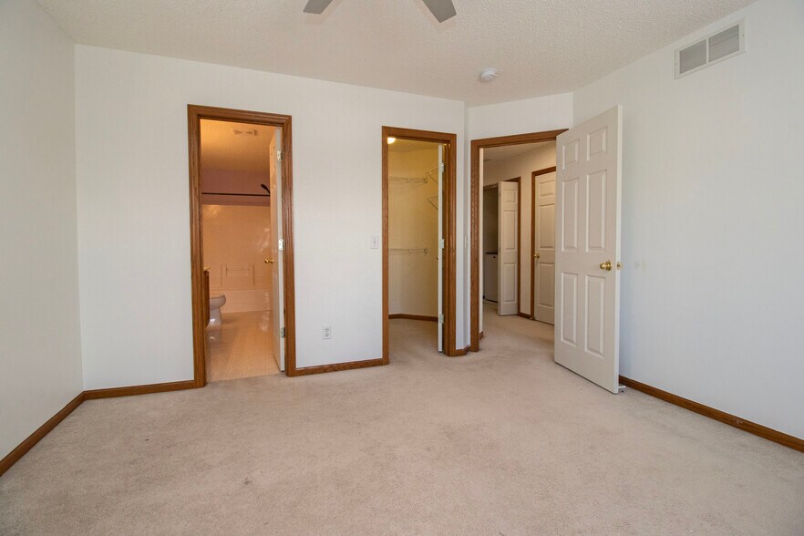 Building Photo - 8647 Quarry Ridge Ln