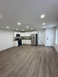 Building Photo - 536 Beach St