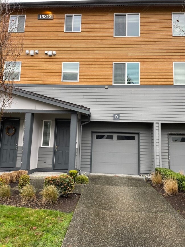 Building Photo - Stunning 3 bedroom 2.5 bathroom Townhome in Bothell!
