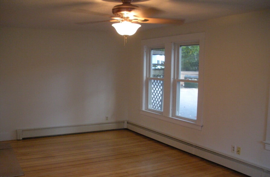 Building Photo - 172 Saco Ave