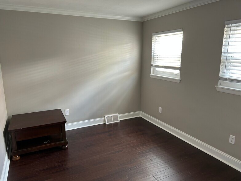 Building Photo - 4054 Howley St