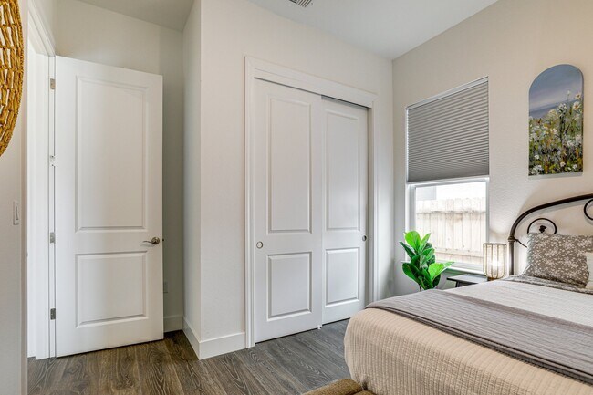 Building Photo - 4335 Hooded Crow Cir