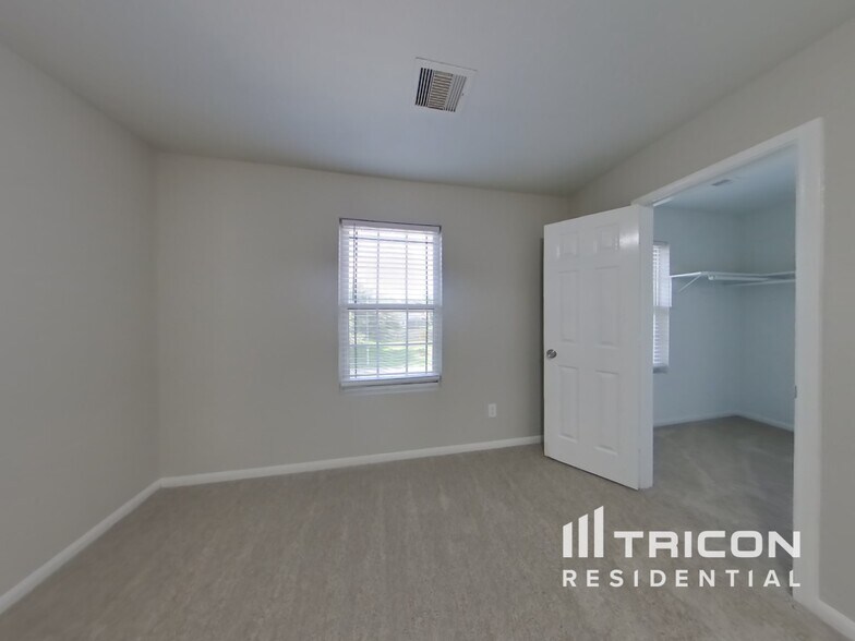 Building Photo - 12303 Kings Garden Ct