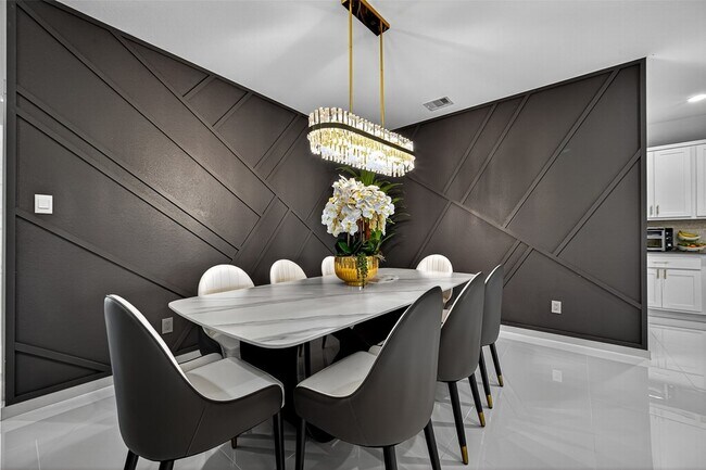 Building Photo - 31410 Hexan Hts Ln