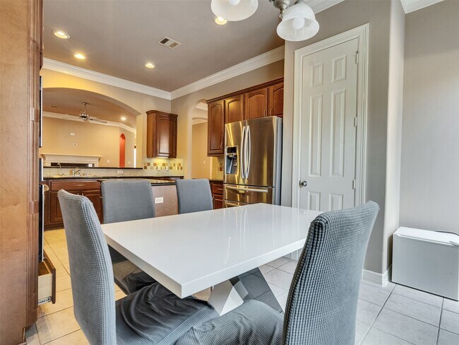 Building Photo - 1502 Olive Pl