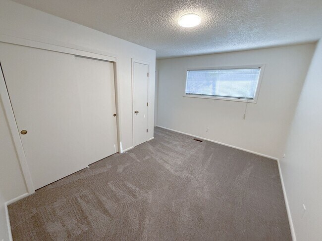 Building Photo - 1721-1723 Dawn