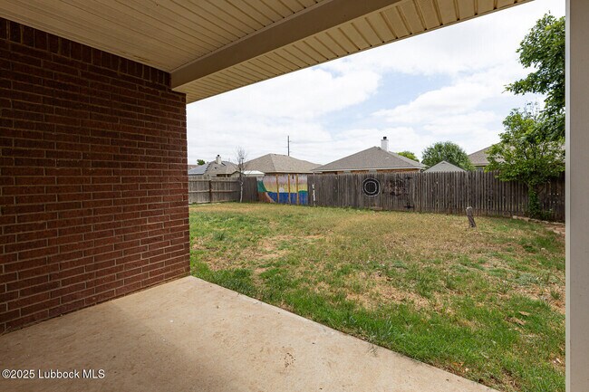 Building Photo - 536 N Kirby Ave