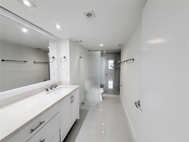 Building Photo - 2333 Brickell Ave