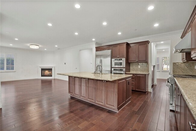 Building Photo - 707 N Rubel