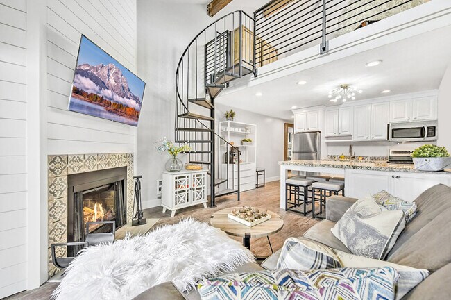 Building Photo - 1530 Empire Ave