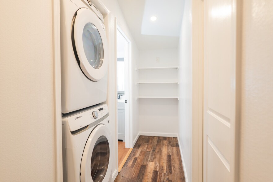 Building Photo - 940 S Bernal Ave