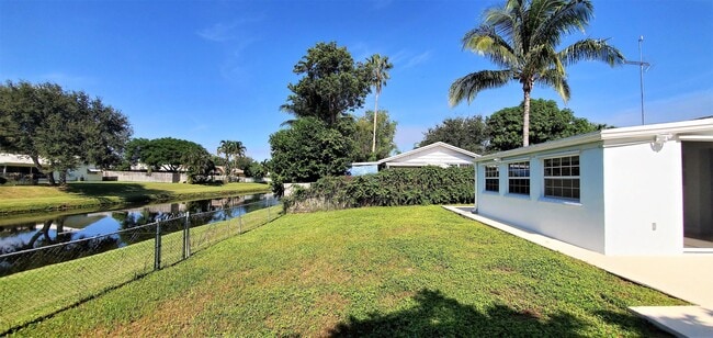 Building Photo - 571 Riverside Dr
