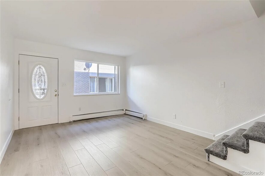 Building Photo - 1632 Chester St