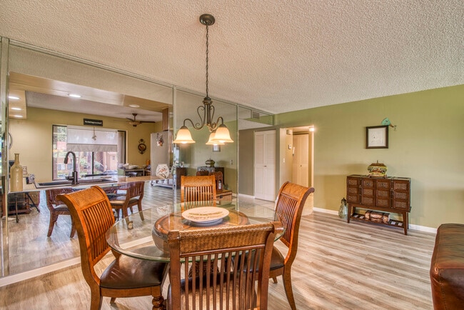 Building Photo - 11186 Green Lake Dr
