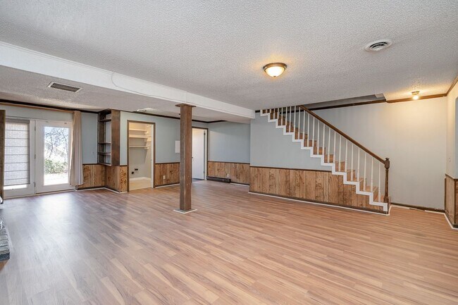 Building Photo - 5510 Country Dr