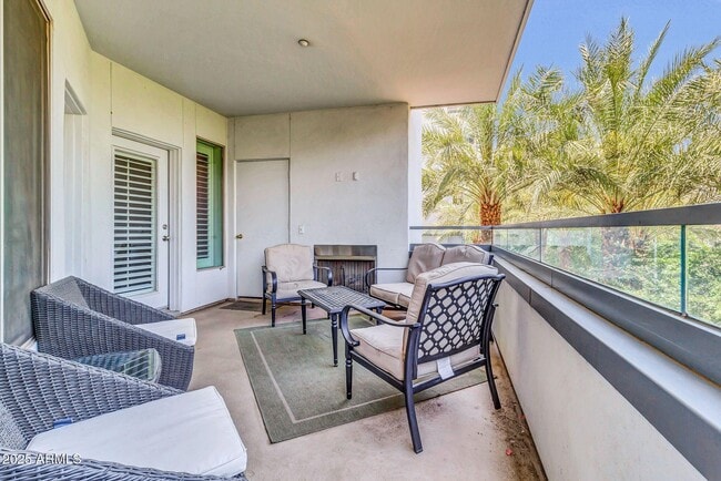 Building Photo - 945 E Playa Del Norte Dr