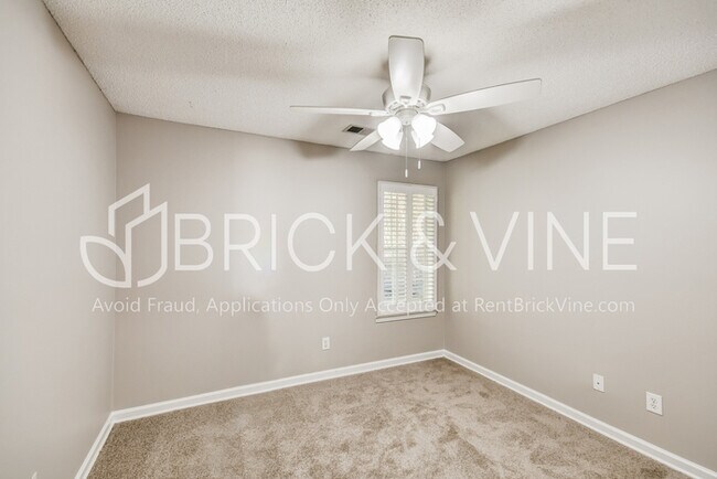 Building Photo - 505 Baronne St