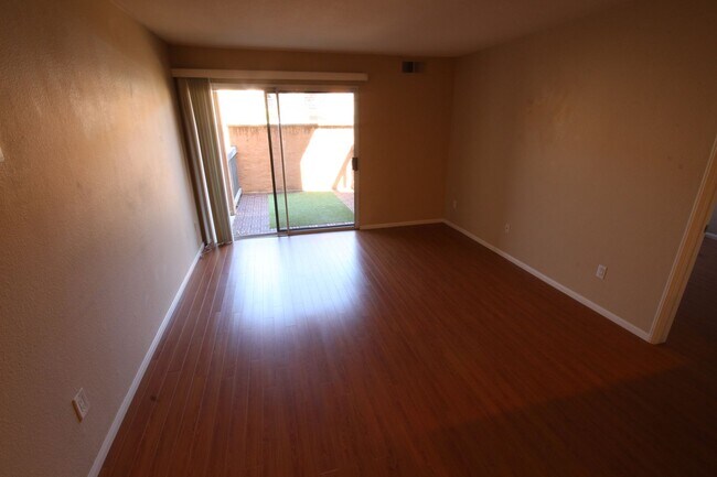 Building Photo - Delightful 2 Bedroom 2 Bath Condo in UTC