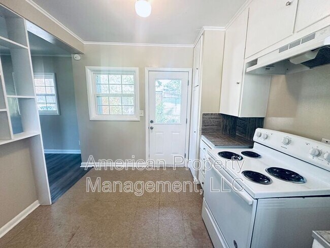 Building Photo - 1547 S Knoxville Ave