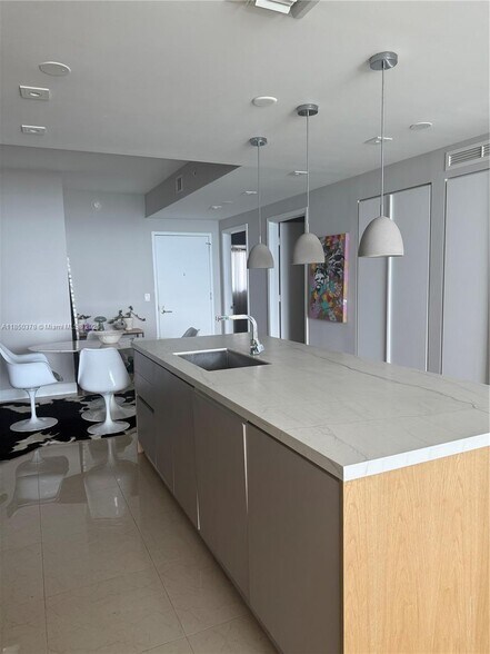 Building Photo - 460 NE 28th St