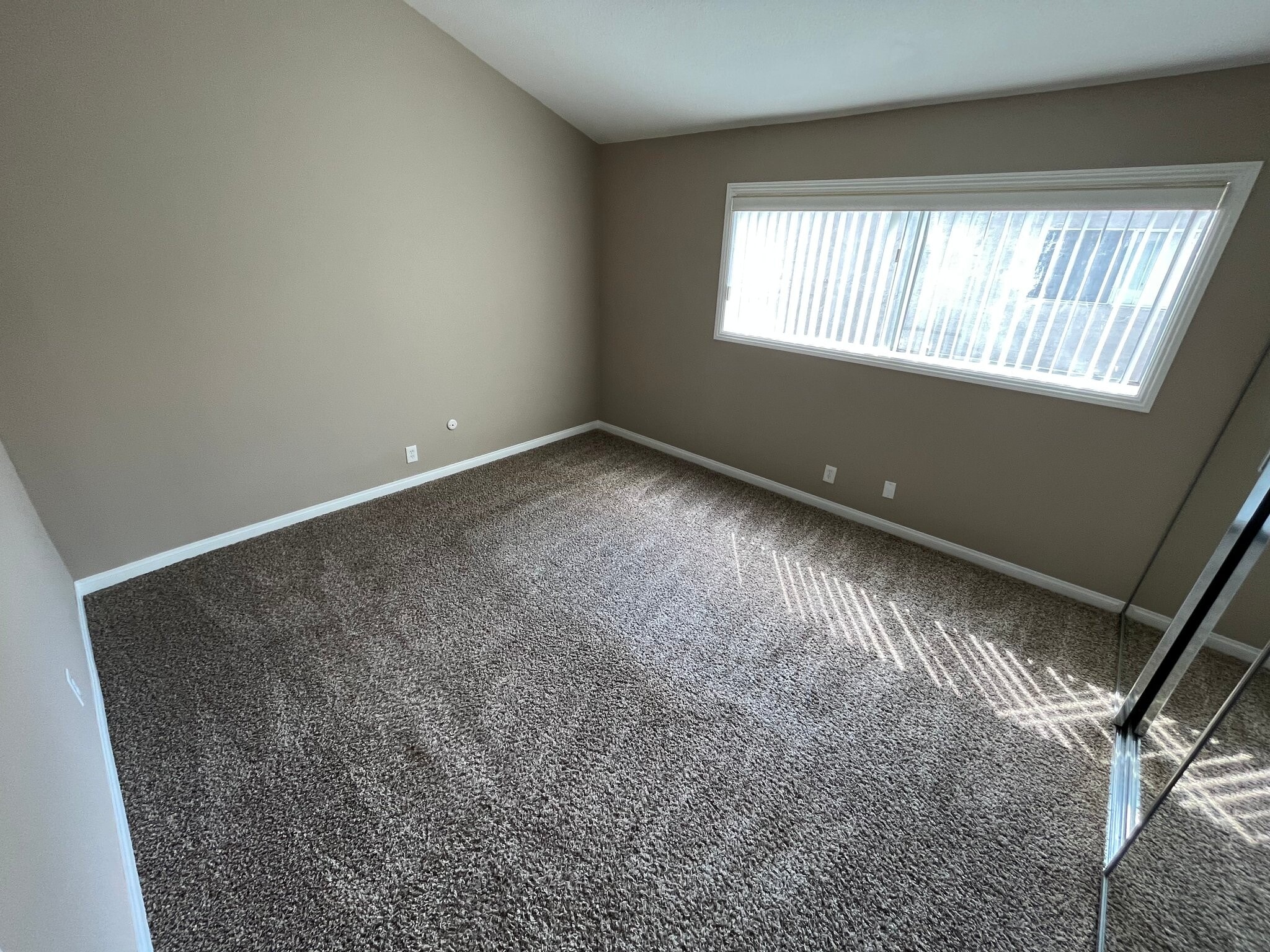 Building Photo - 344 S Arroyo Dr