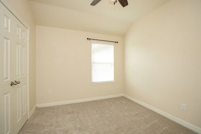 Building Photo - 9960 Golden Field Ln