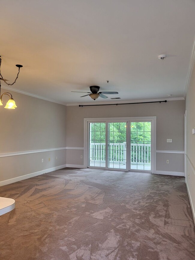 Building Photo - 2 bedroom condo in University