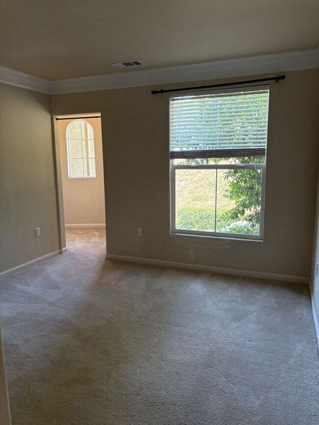 Building Photo - Modern Comfort in West Sacramento – 2 Bed,...