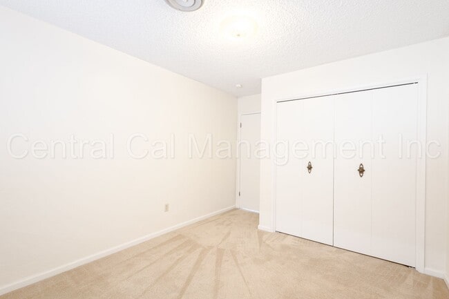 Building Photo - 3 Bedroom/2 Bath with a Pool - $2395 Per Month!