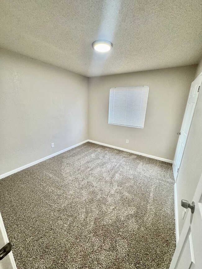 Building Photo - Enchanting Bakersfield property just 10 mi...