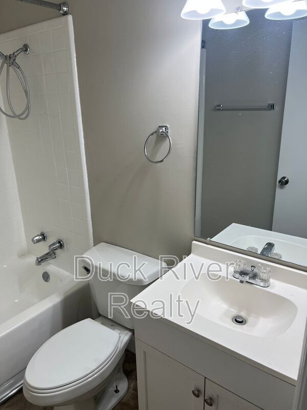 Building Photo - 203 Hunter Dr