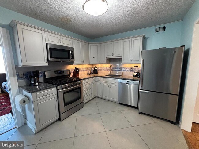 Building Photo - 5225 Pooks Hill Rd