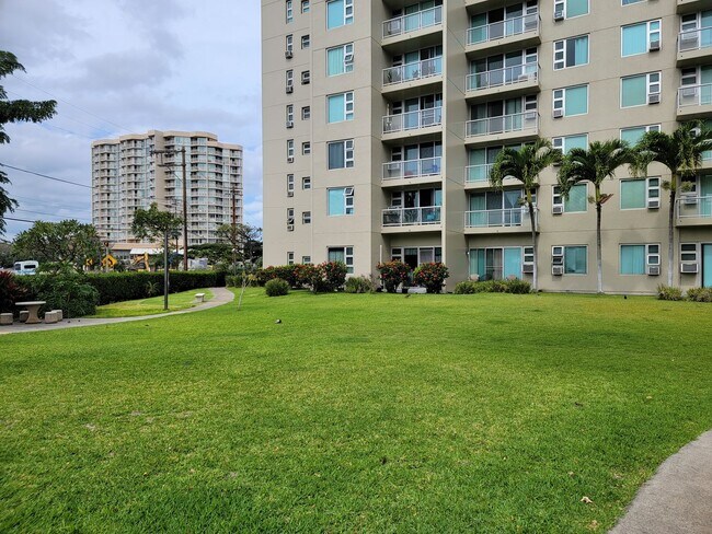 Building Photo - AC in Every Room. TWO Parking Stalls.