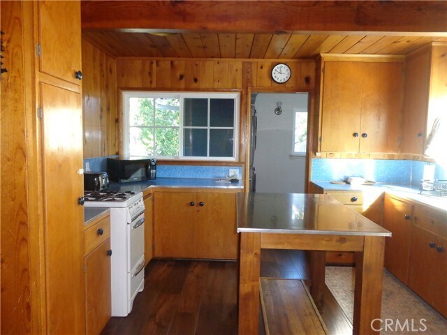 Building Photo - 210 Wylerhorn Dr